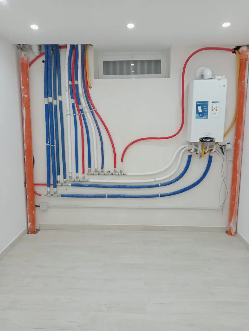Impianto idraulico ed elettrico installato a parete